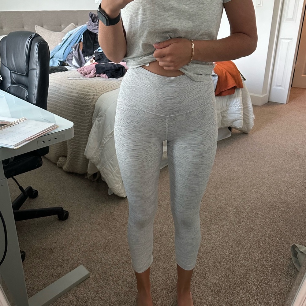 Lululemon white cropped leggings